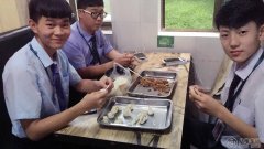 班级包水饺