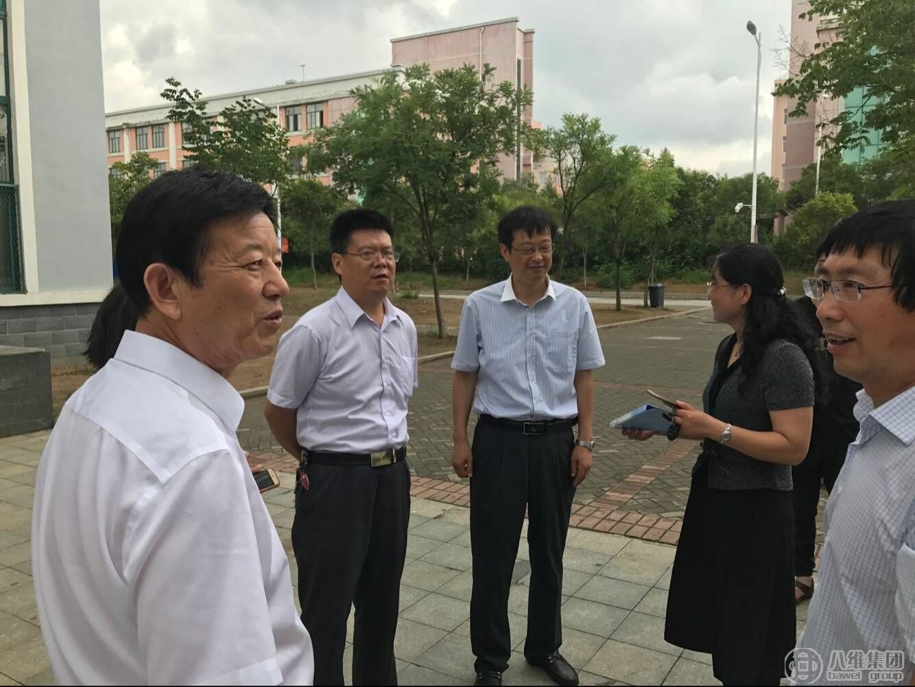 宿迁市创文办领导莅临八维集团旗下宿迁职业技术学校检查工作