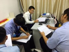 讲师辅导学生